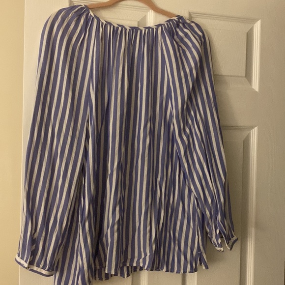 Like new vineyard vines size large blouse with tassels - Picture 3 of 3